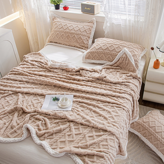 91家纺网 家纺一手货源 找家纺 栩裕纺织 2025新款双面塔芙绒毛毯家用毯子包边款 塔夫绒-浅卡其