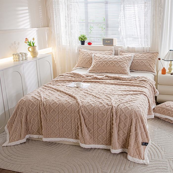 91家纺网 家纺一手货源 找家纺 栩裕纺织 2025新款双面塔芙绒毛毯家用毯子包边款 塔夫绒-浅卡其