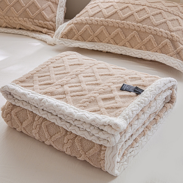 91家纺网 家纺一手货源 找家纺 栩裕纺织 2025新款双面塔芙绒毛毯家用毯子包边款 塔夫绒-浅卡其