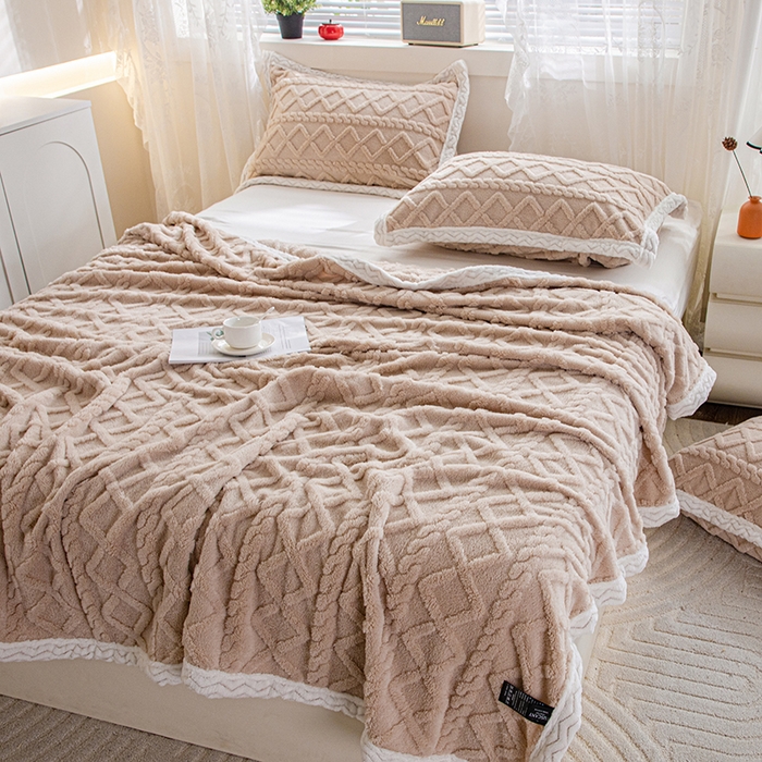 91家纺网 家纺一手货源 找家纺 栩裕纺织 2025新款双面塔芙绒毛毯家用毯子包边款 塔夫绒-浅卡其