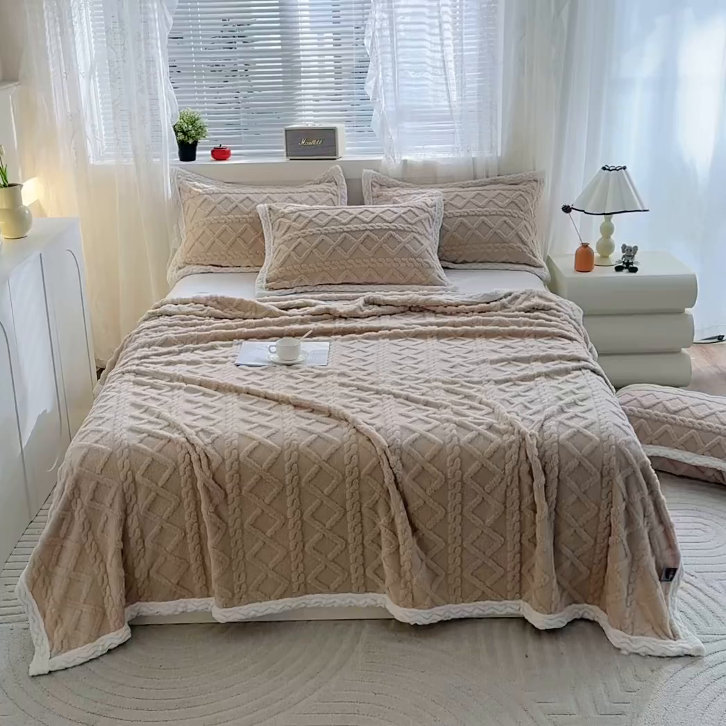 91家纺网 家纺一手货源 找家纺 栩裕纺织 2025新款双面塔芙绒毛毯家用毯子包边款 塔夫绒-浅卡其