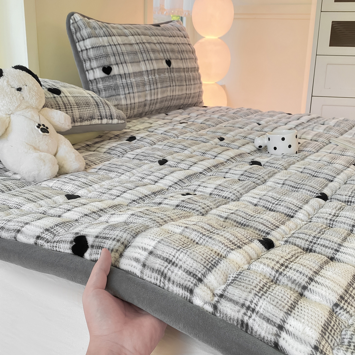 眠势力 2025新款牛奶绒泡泡床垫加绒仿兔毛绒床褥子秋冬保暖珊瑚绒夹棉床护垫 格子爱心
