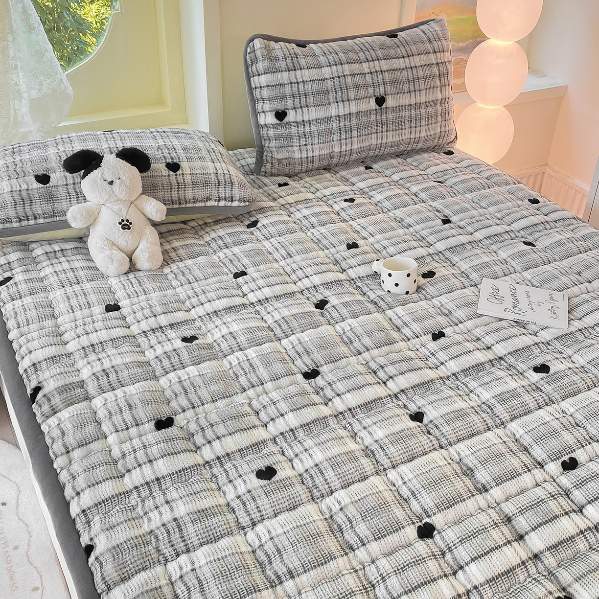 91家纺网 家纺一手货源 找家纺 眠势力 2025新款牛奶绒泡泡床垫加绒仿兔毛绒床褥子秋冬保暖珊瑚绒夹棉床护垫 格子爱心