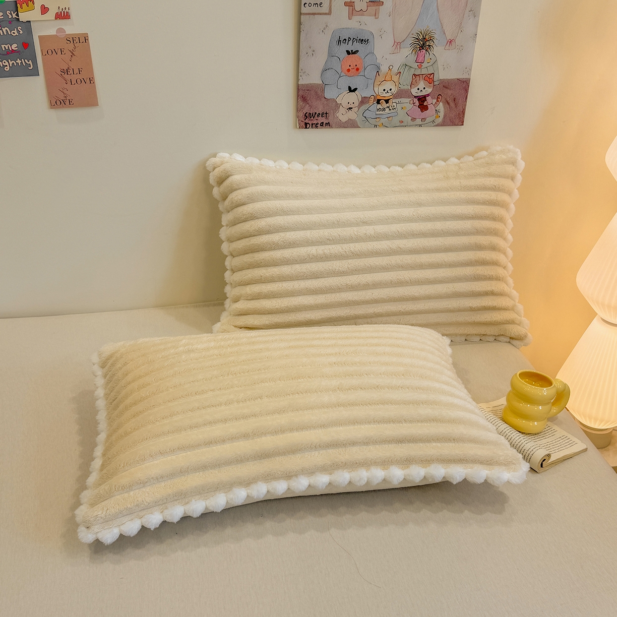 91家纺网 家纺一手货源 找家纺 （总）眠势力 2025新款高克重牛奶绒球球枕套抽条兔毛绒小毛球加厚雪球枕头套拉链款