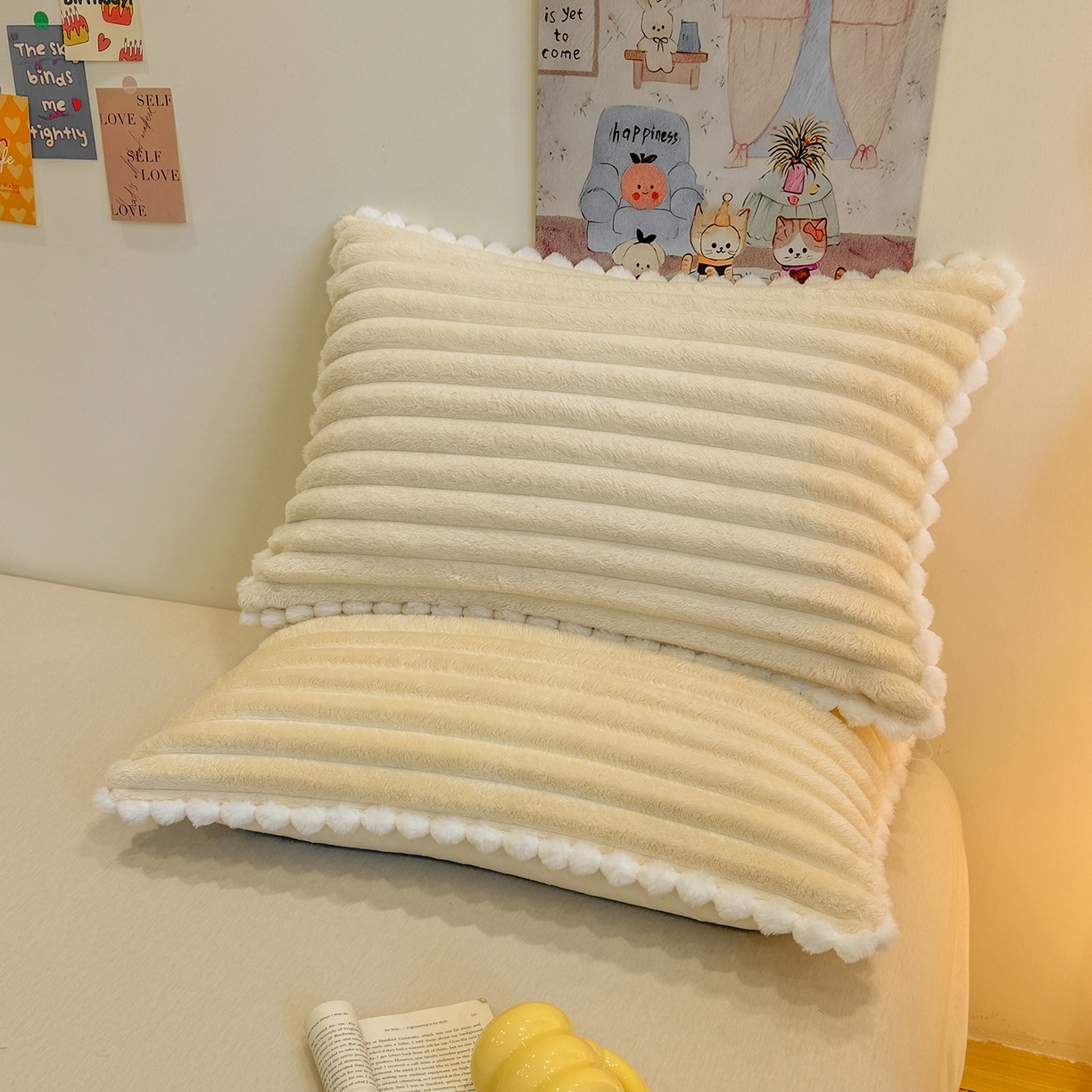 91家纺网 家纺一手货源 找家纺 （总）眠势力 2025新款高克重牛奶绒球球枕套抽条兔毛绒小毛球加厚雪球枕头套拉链款