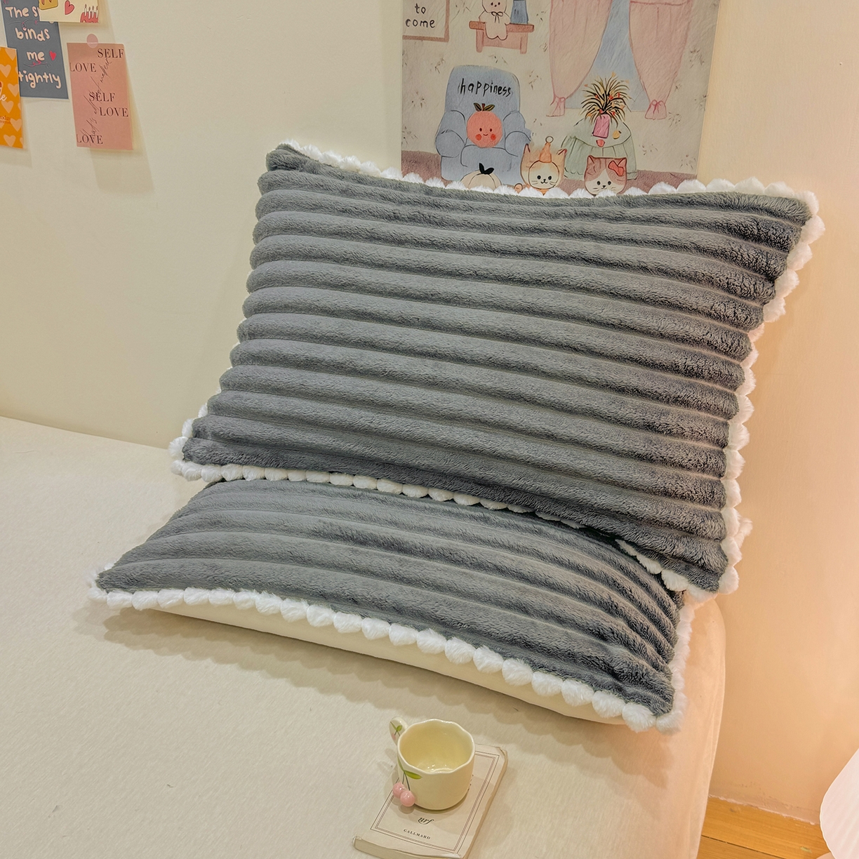 91家纺网 家纺一手货源 找家纺 （总）眠势力 2025新款高克重牛奶绒球球枕套抽条兔毛绒小毛球加厚雪球枕头套拉链款