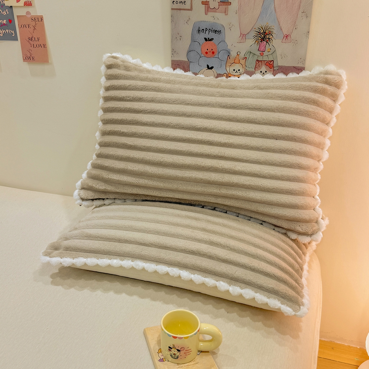 91家纺网 家纺一手货源 找家纺 （总）眠势力 2025新款高克重牛奶绒球球枕套抽条兔毛绒小毛球加厚雪球枕头套拉链款