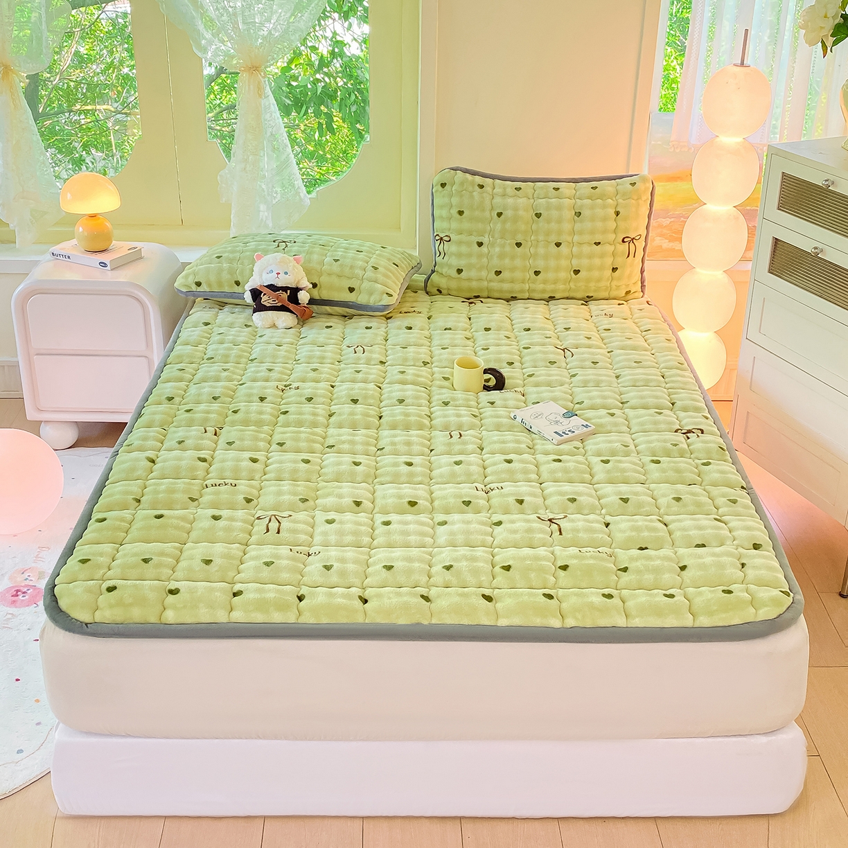 91家纺网 家纺一手货源 找家纺 眠势力 2025新款牛奶绒泡泡床垫加绒仿兔毛绒床褥子秋冬保暖珊瑚绒夹棉床护垫 爱心绿