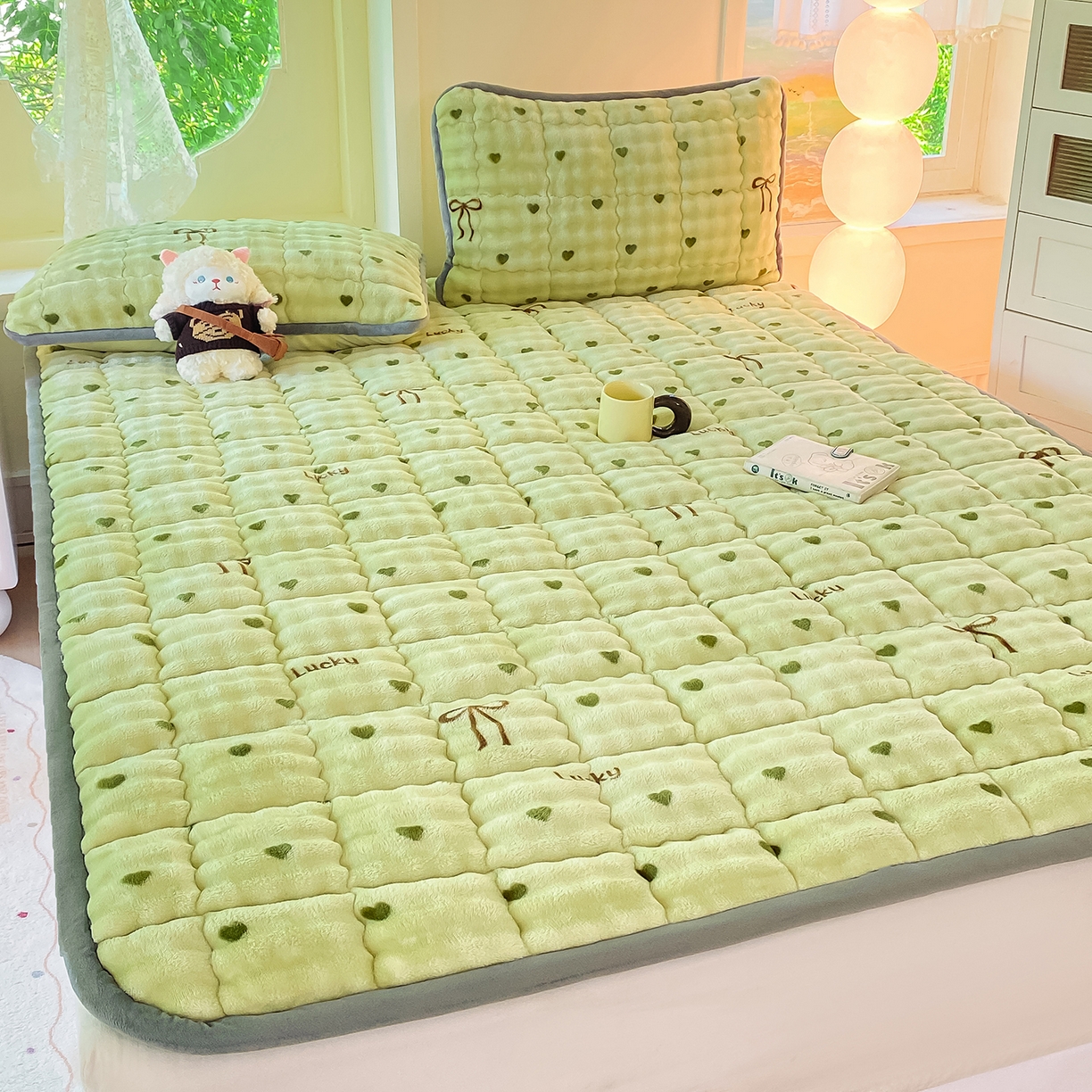 91家纺网 家纺一手货源 找家纺 眠势力 2025新款牛奶绒泡泡床垫加绒仿兔毛绒床褥子秋冬保暖珊瑚绒夹棉床护垫 爱心绿