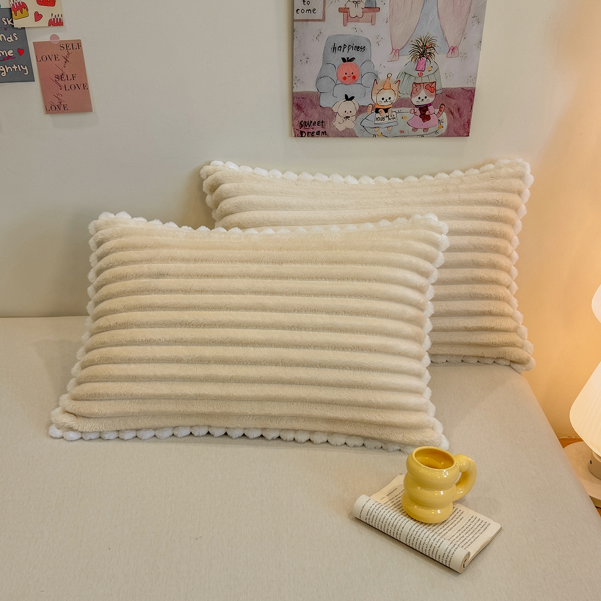 91家纺网 家纺一手货源 找家纺 眠势力 2025新款高克重牛奶绒球球枕套抽条兔毛绒小毛球加厚雪球枕头套拉链款 云朵雪球毯-米