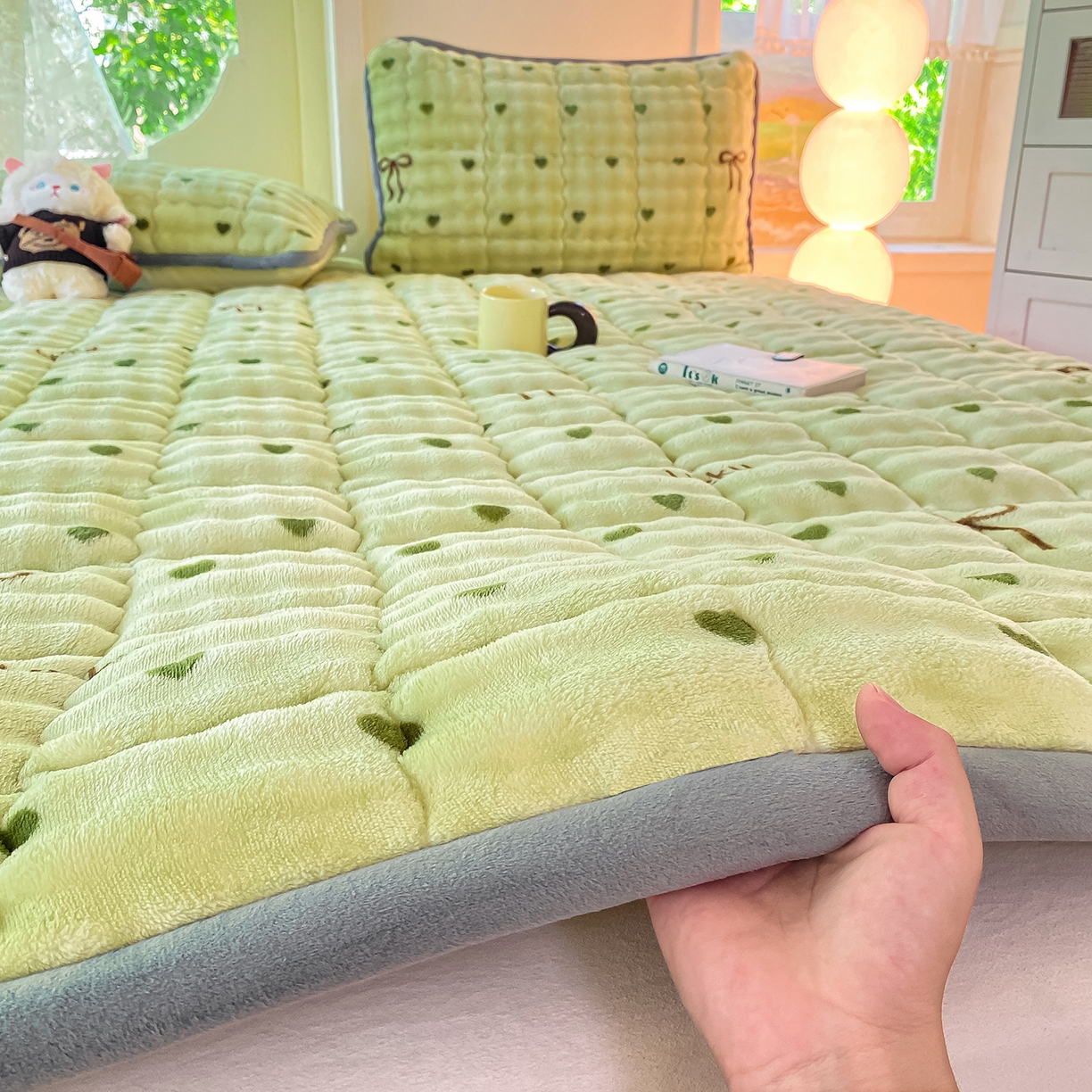 91家纺网 家纺一手货源 找家纺 眠势力 2025新款牛奶绒泡泡床垫加绒仿兔毛绒床褥子秋冬保暖珊瑚绒夹棉床护垫 爱心绿
