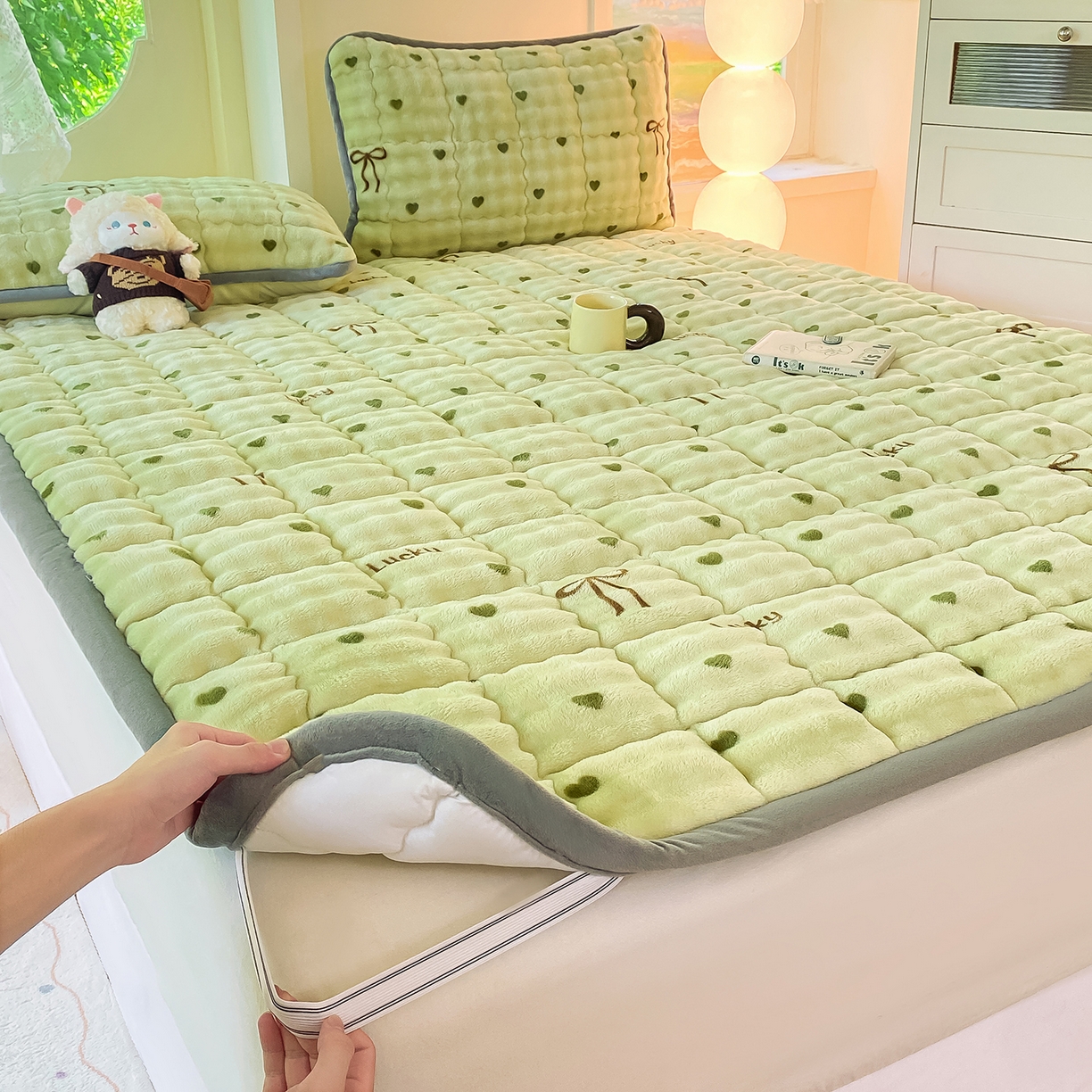 91家纺网 家纺一手货源 找家纺 眠势力 2025新款牛奶绒泡泡床垫加绒仿兔毛绒床褥子秋冬保暖珊瑚绒夹棉床护垫 爱心绿