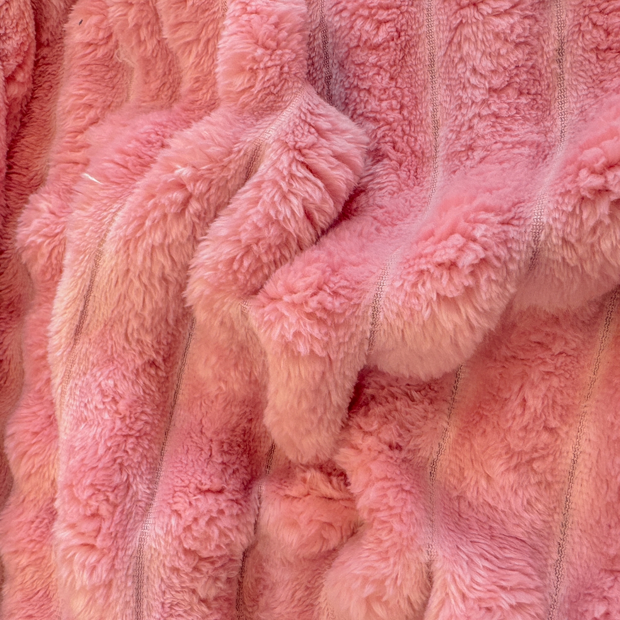 91家纺网 家纺一手货源 找家纺 眠势力 2025新款高克重牛奶绒球球枕套抽条兔毛绒小毛球加厚雪球枕头套拉链款 云朵雪球毯-粉