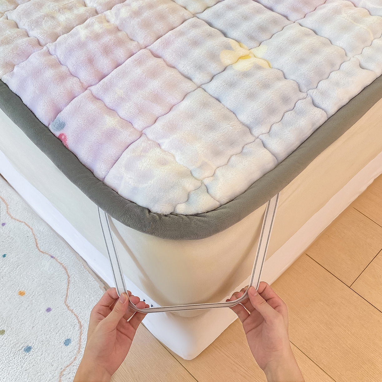 91家纺网 家纺一手货源 找家纺 眠势力 2025新款牛奶绒泡泡床垫加绒仿兔毛绒床褥子秋冬保暖珊瑚绒夹棉床护垫 草莓KT