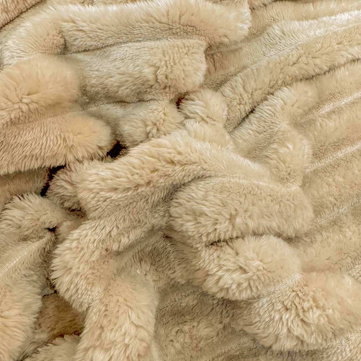 91家纺网 家纺一手货源 找家纺 眠势力 2025新款高克重牛奶绒球球枕套抽条兔毛绒小毛球加厚雪球枕头套拉链款 云朵雪球毯-咖