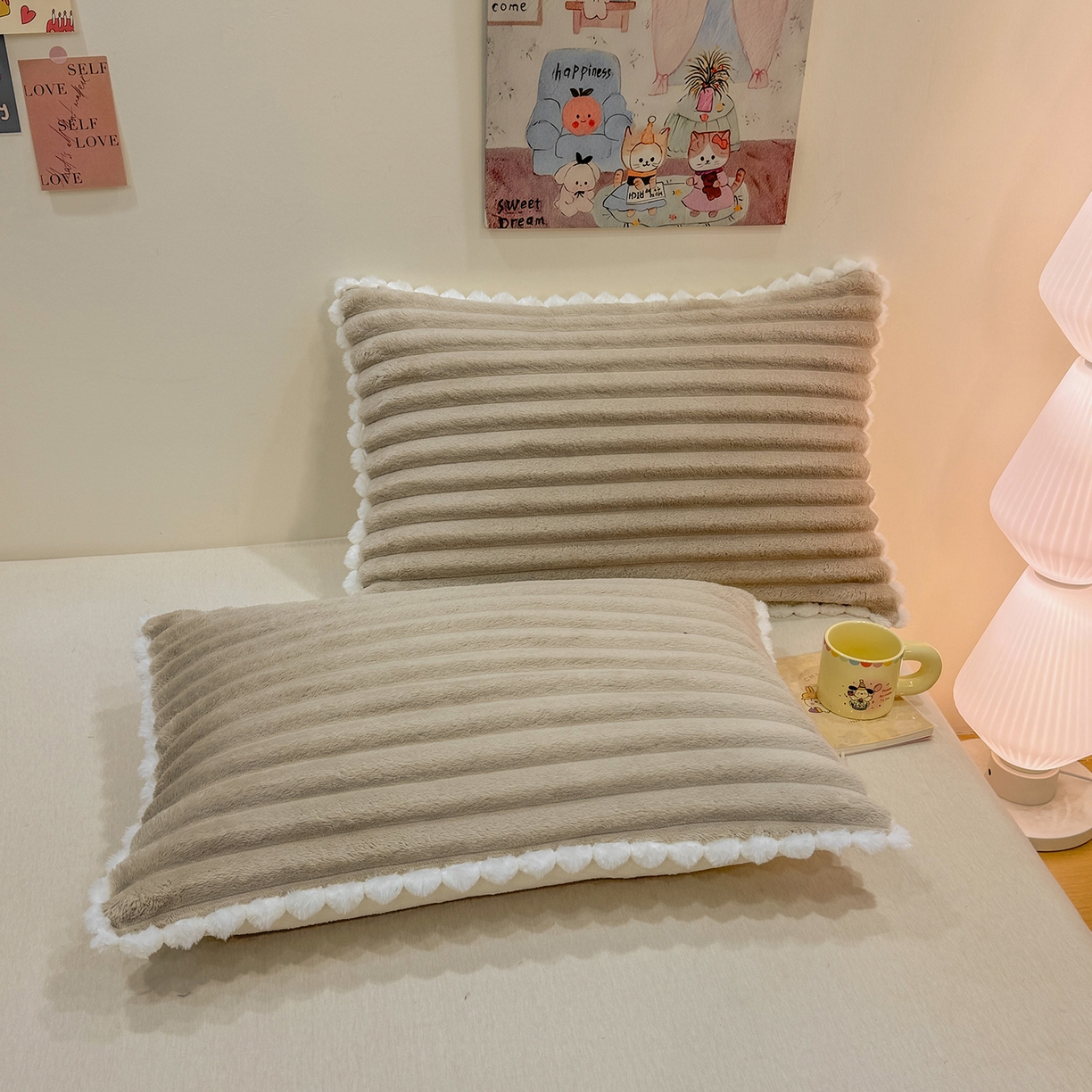 91家纺网 家纺一手货源 找家纺 眠势力 2025新款高克重牛奶绒球球枕套抽条兔毛绒小毛球加厚雪球枕头套拉链款 云朵雪球毯-咖