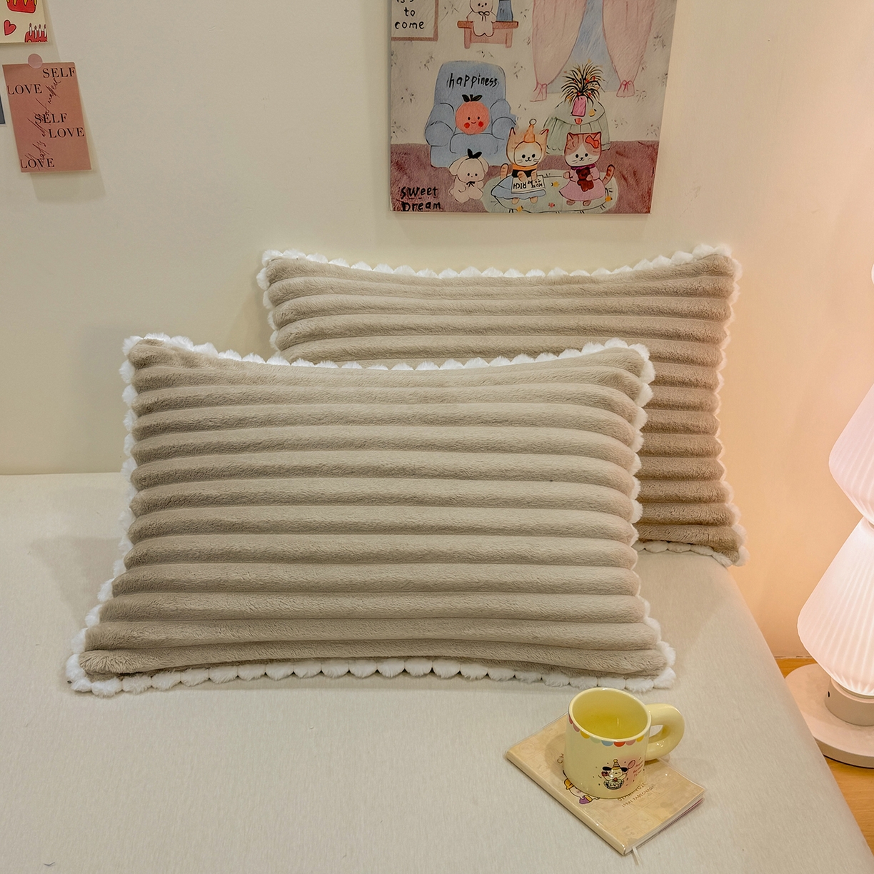 91家纺网 家纺一手货源 找家纺 眠势力 2025新款高克重牛奶绒球球枕套抽条兔毛绒小毛球加厚雪球枕头套拉链款 云朵雪球毯-咖