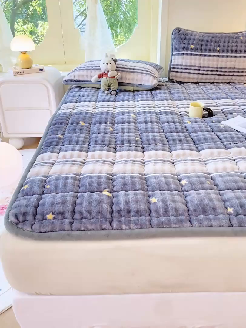 91家纺网 家纺一手货源 找家纺 眠势力 2025新款牛奶绒泡泡床垫加绒仿兔毛绒床褥子秋冬保暖珊瑚绒夹棉床护垫 繁星