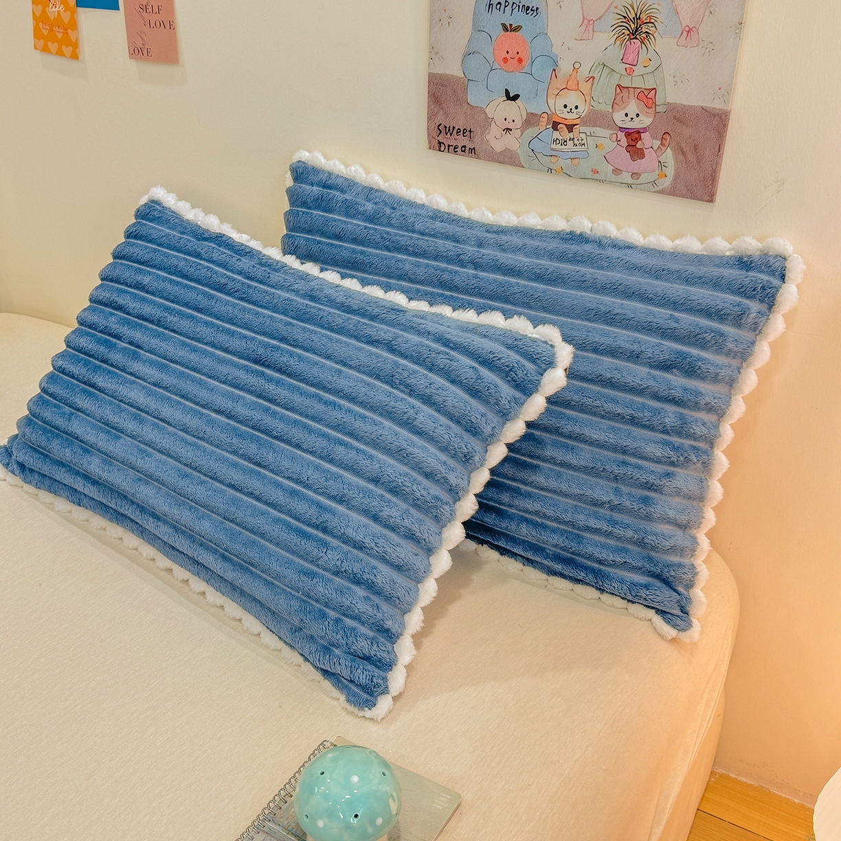 91家纺网 家纺一手货源 找家纺 眠势力 2025新款高克重牛奶绒球球枕套抽条兔毛绒小毛球加厚雪球枕头套拉链款 云朵雪球毯-蓝