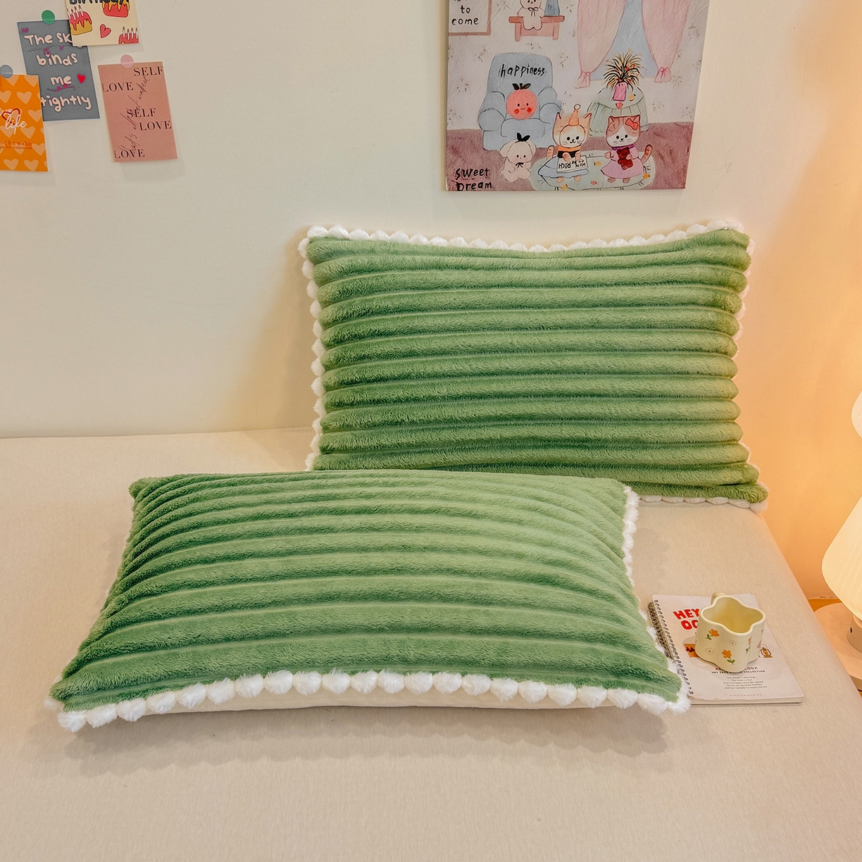 91家纺网 家纺一手货源 找家纺 眠势力 2025新款高克重牛奶绒球球枕套抽条兔毛绒小毛球加厚雪球枕头套拉链款 云朵雪球毯-绿