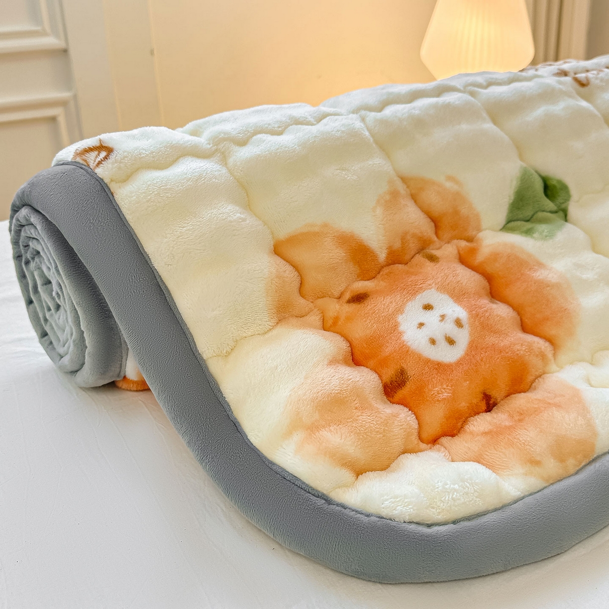 91家纺网 家纺一手货源 找家纺 眠势力 2025新款牛奶绒泡泡床垫加绒仿兔毛绒床褥子秋冬保暖珊瑚绒夹棉床护垫 花样年华