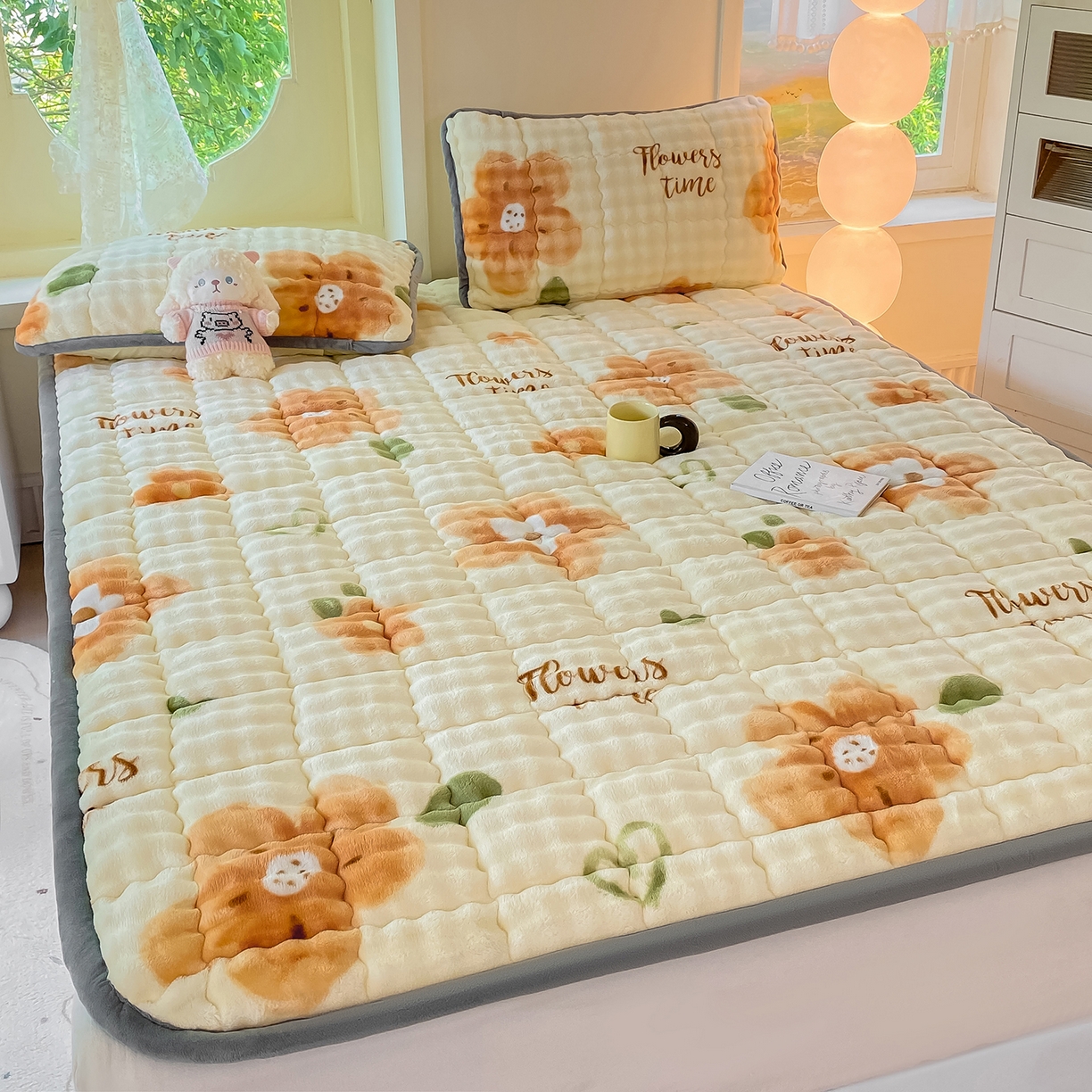 91家纺网 家纺一手货源 找家纺 眠势力 2025新款牛奶绒泡泡床垫加绒仿兔毛绒床褥子秋冬保暖珊瑚绒夹棉床护垫 花样年华