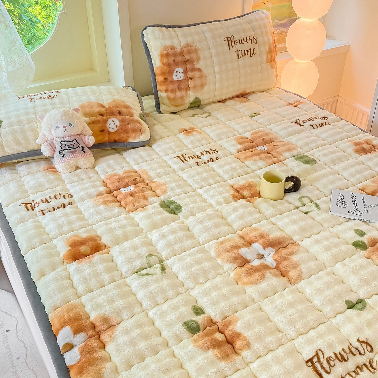 91家纺网 家纺一手货源 找家纺 眠势力 2025新款牛奶绒泡泡床垫加绒仿兔毛绒床褥子秋冬保暖珊瑚绒夹棉床护垫 花样年华