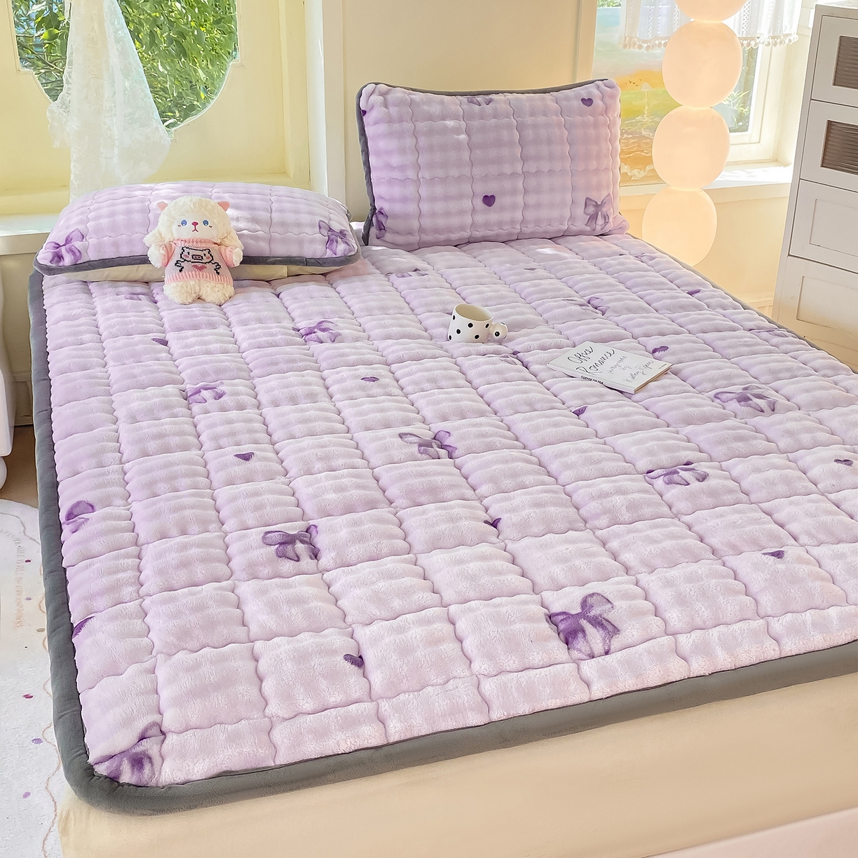 91家纺网 家纺一手货源 找家纺 眠势力 2025新款牛奶绒泡泡床垫加绒仿兔毛绒床褥子秋冬保暖珊瑚绒夹棉床护垫 罗曼情节