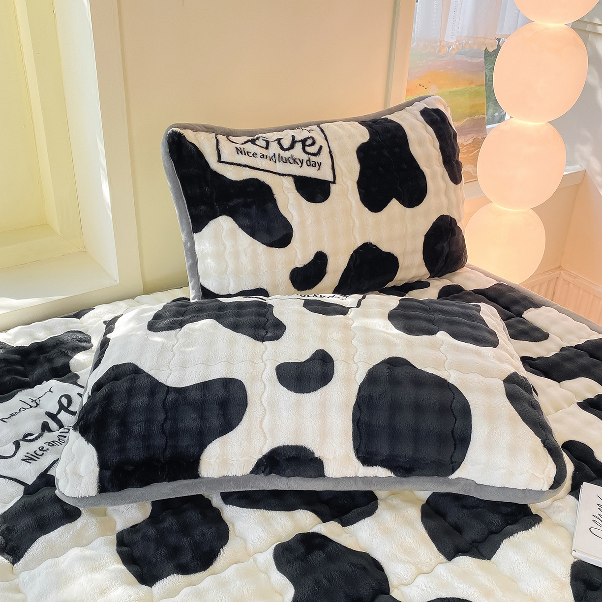 91家纺网 家纺一手货源 找家纺 眠势力 2025新款牛奶绒泡泡床垫加绒仿兔毛绒床褥子秋冬保暖珊瑚绒夹棉床护垫 奶牛