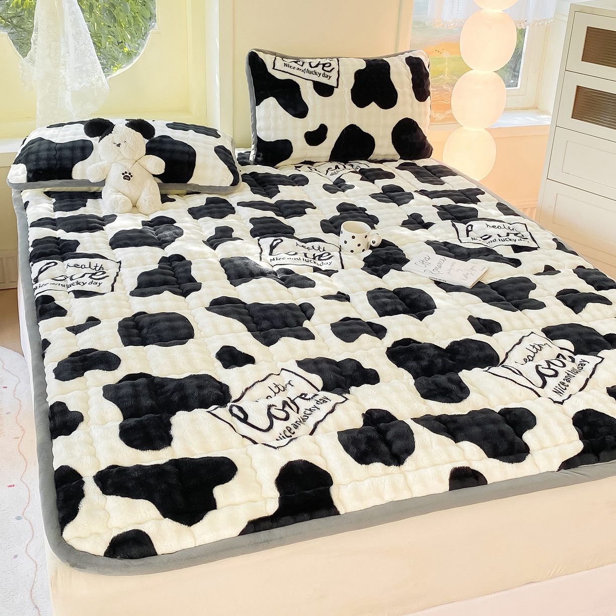 91家纺网 家纺一手货源 找家纺 眠势力 2025新款牛奶绒泡泡床垫加绒仿兔毛绒床褥子秋冬保暖珊瑚绒夹棉床护垫 奶牛