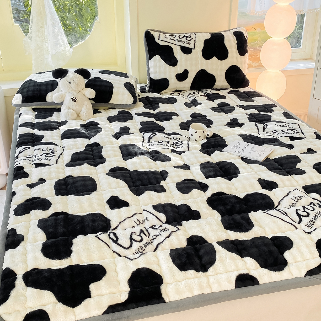 91家纺网 家纺一手货源 找家纺 眠势力 2025新款牛奶绒泡泡床垫加绒仿兔毛绒床褥子秋冬保暖珊瑚绒夹棉床护垫 奶牛