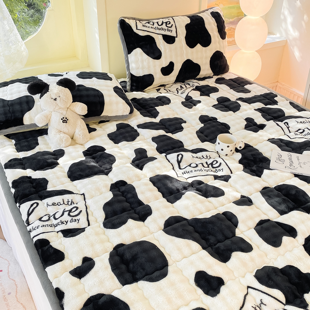 91家纺网 家纺一手货源 找家纺 眠势力 2025新款牛奶绒泡泡床垫加绒仿兔毛绒床褥子秋冬保暖珊瑚绒夹棉床护垫 奶牛