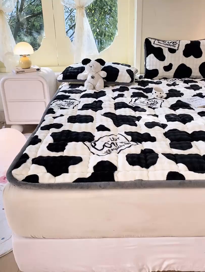 91家纺网 家纺一手货源 找家纺 眠势力 2025新款牛奶绒泡泡床垫加绒仿兔毛绒床褥子秋冬保暖珊瑚绒夹棉床护垫 奶牛