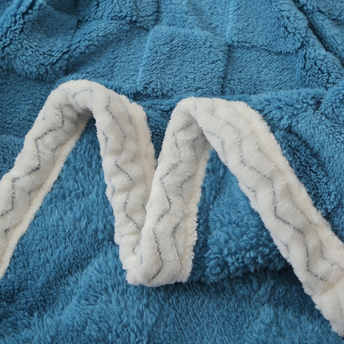 91家纺网 家纺一手货源 找家纺 栩裕纺织 2025新款意大利面包格毛毯-包边款 面包格包边款-孔雀蓝