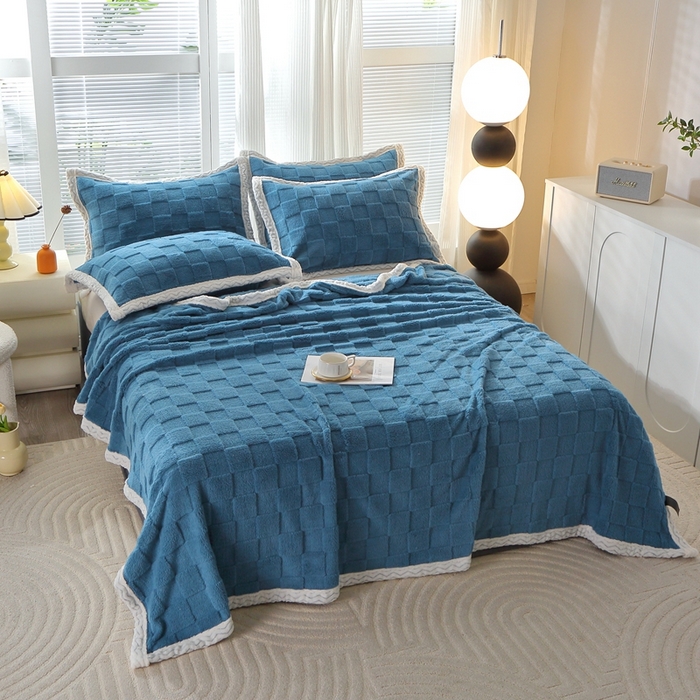 91家纺网 家纺一手货源 找家纺 栩裕纺织 2025新款意大利面包格毛毯-包边款 面包格包边款-孔雀蓝