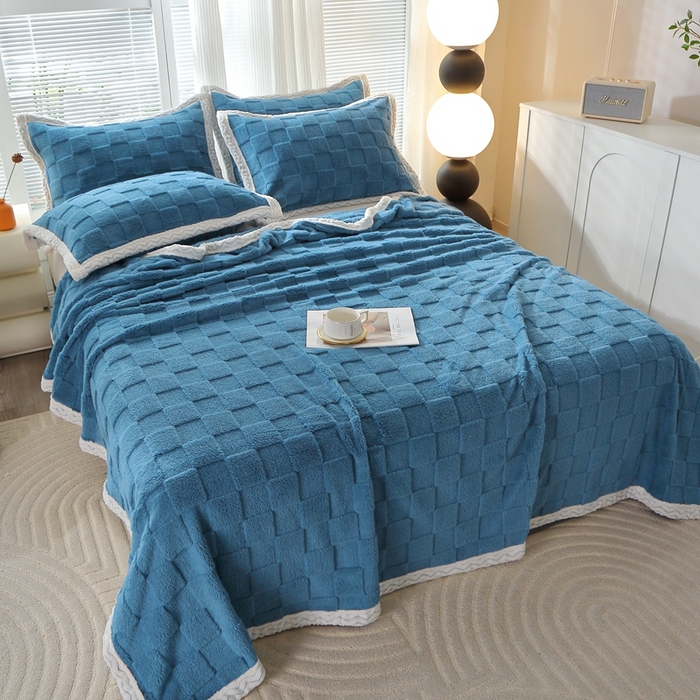 91家纺网 家纺一手货源 找家纺 栩裕纺织 2025新款意大利面包格毛毯-包边款 面包格包边款-孔雀蓝