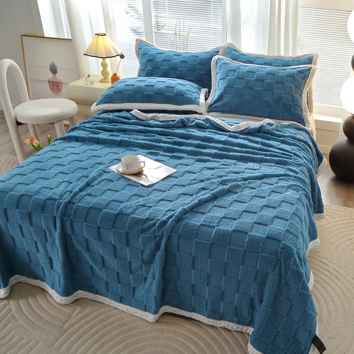 91家纺网 家纺一手货源 找家纺 栩裕纺织 2025新款意大利面包格毛毯-包边款 面包格包边款-孔雀蓝