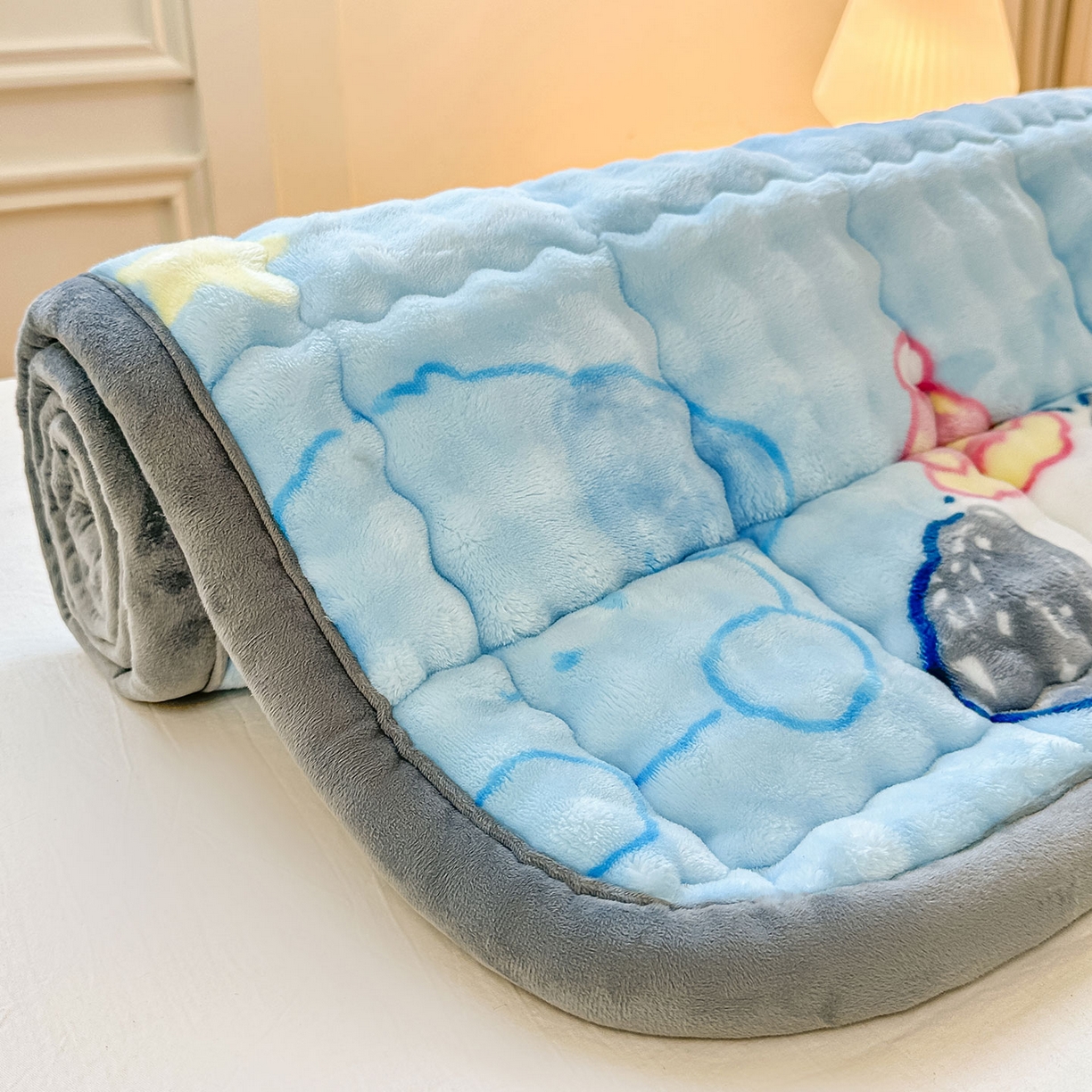 91家纺网 家纺一手货源 找家纺 眠势力 2025新款牛奶绒泡泡床垫加绒仿兔毛绒床褥子秋冬保暖珊瑚绒夹棉床护垫 趴趴狗