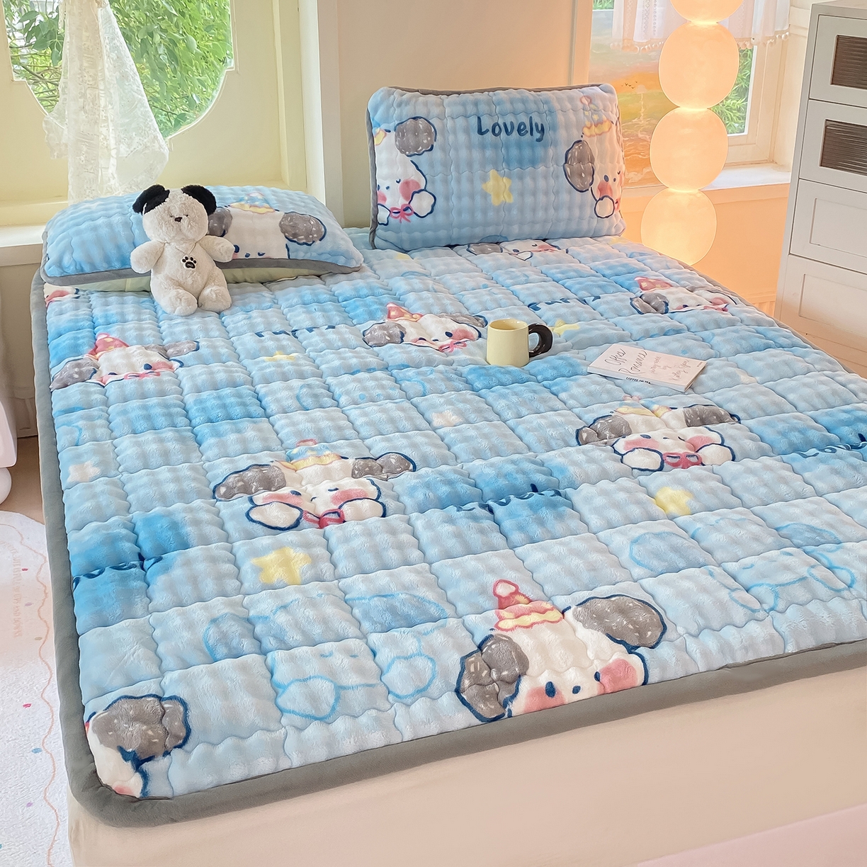 91家纺网 家纺一手货源 找家纺 眠势力 2025新款牛奶绒泡泡床垫加绒仿兔毛绒床褥子秋冬保暖珊瑚绒夹棉床护垫 趴趴狗