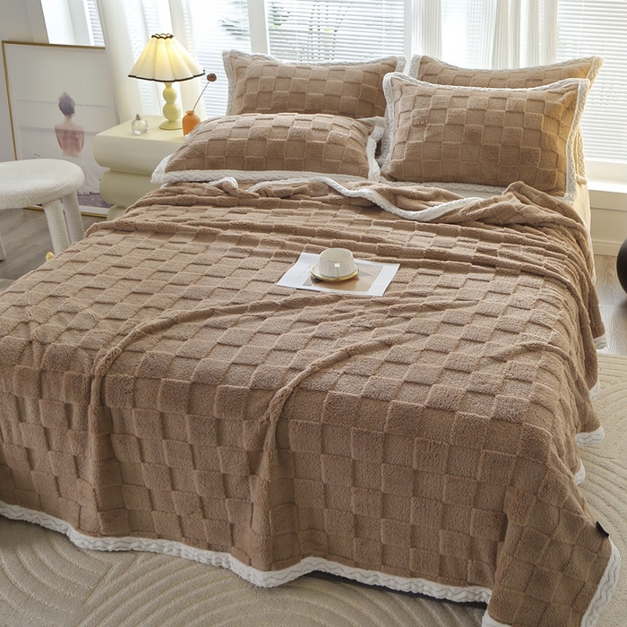 91家纺网 家纺一手货源 找家纺 栩裕纺织 2025新款意大利面包格毛毯-包边款 面包格包边款-咖色