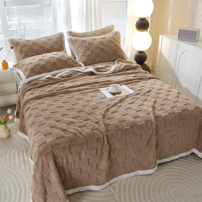 91家纺网 家纺一手货源 找家纺 栩裕纺织 2025新款意大利面包格毛毯-包边款 面包格包边款-咖色