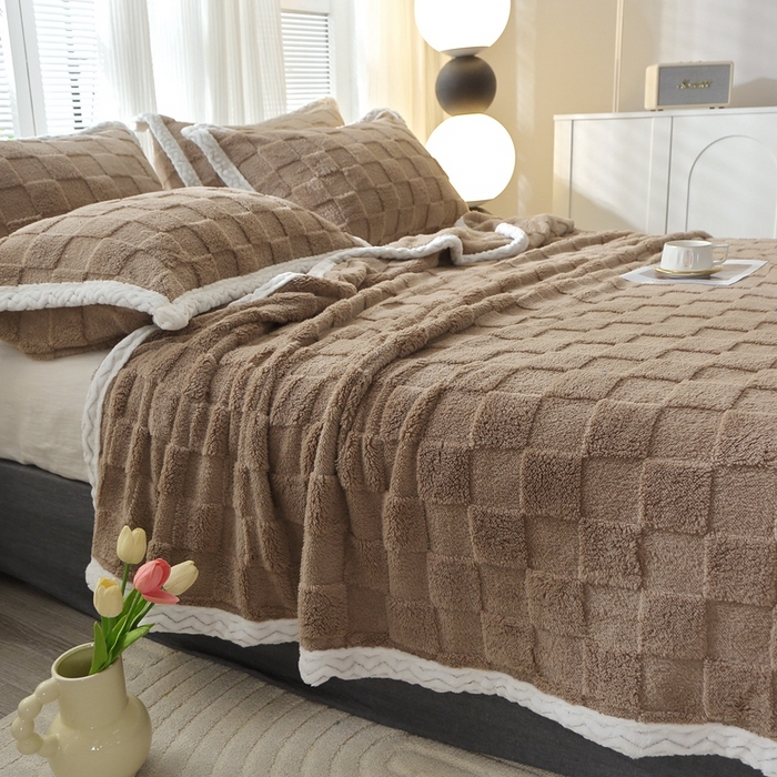 91家纺网 家纺一手货源 找家纺 栩裕纺织 2025新款意大利面包格毛毯-包边款 面包格包边款-咖色