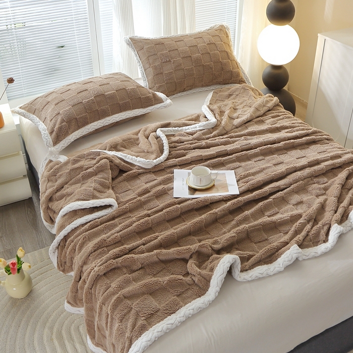 91家纺网 家纺一手货源 找家纺 栩裕纺织 2025新款意大利面包格毛毯-包边款 面包格包边款-咖色