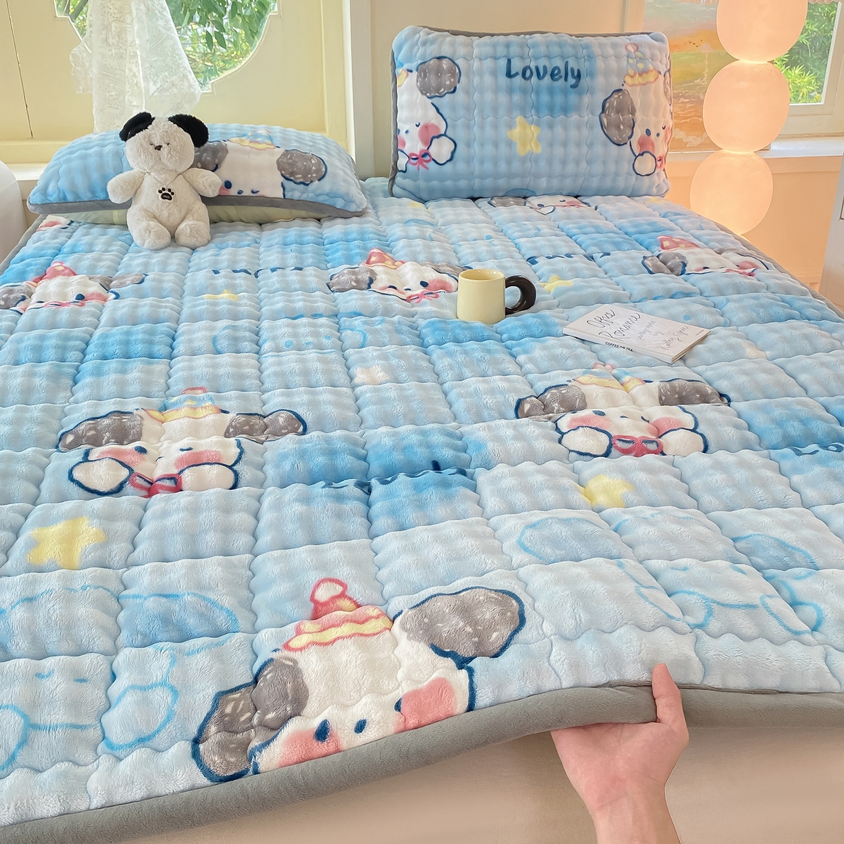 91家纺网 家纺一手货源 找家纺 眠势力 2025新款牛奶绒泡泡床垫加绒仿兔毛绒床褥子秋冬保暖珊瑚绒夹棉床护垫 趴趴狗