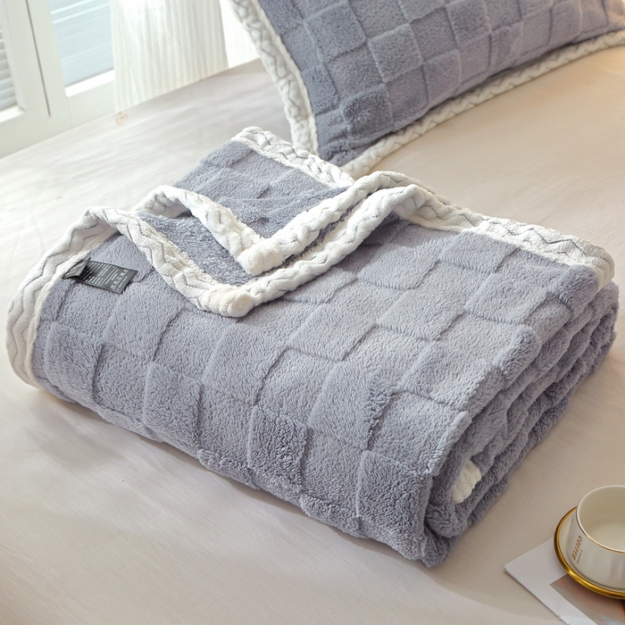 91家纺网 家纺一手货源 找家纺 栩裕纺织 2025新款意大利面包格毛毯-包边款 面包格包边款-蓝灰