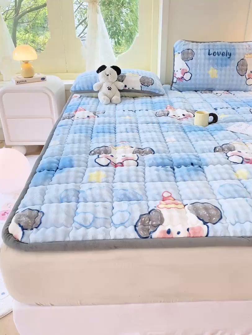 91家纺网 家纺一手货源 找家纺 眠势力 2025新款牛奶绒泡泡床垫加绒仿兔毛绒床褥子秋冬保暖珊瑚绒夹棉床护垫 趴趴狗