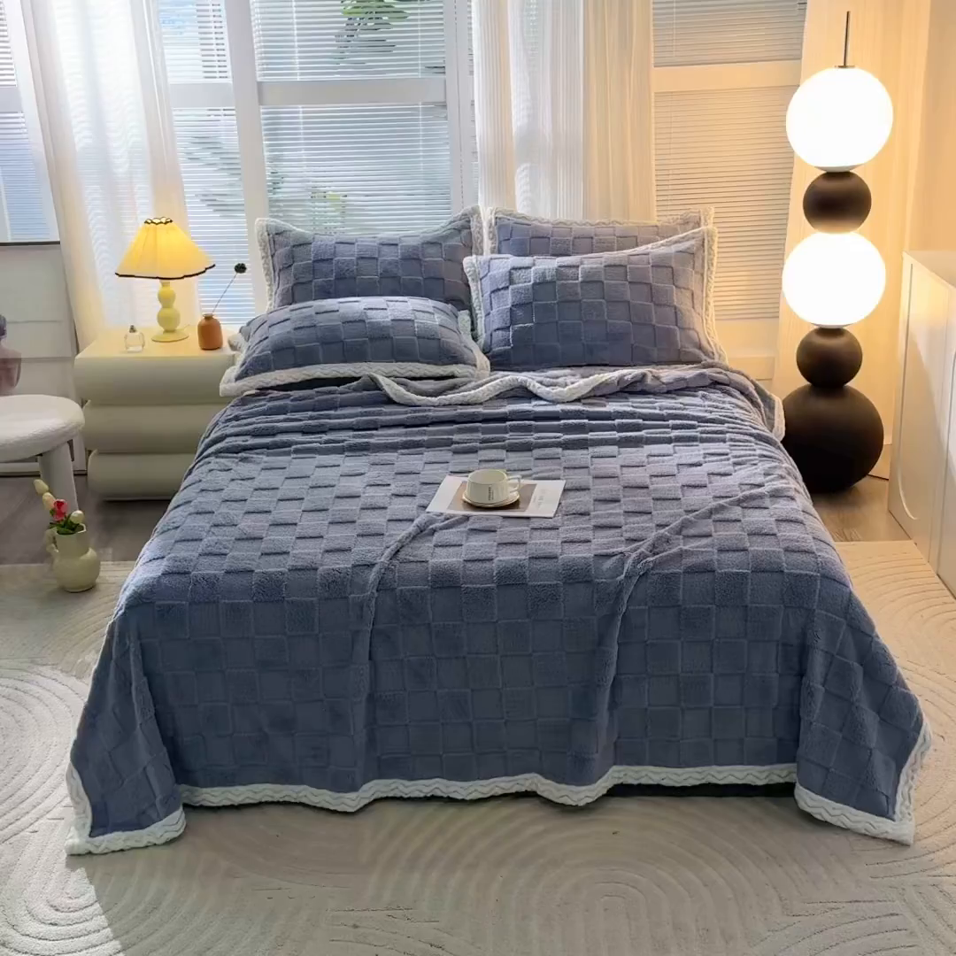 91家纺网 家纺一手货源 找家纺 栩裕纺织 2025新款意大利面包格毛毯-包边款 面包格包边款-蓝灰