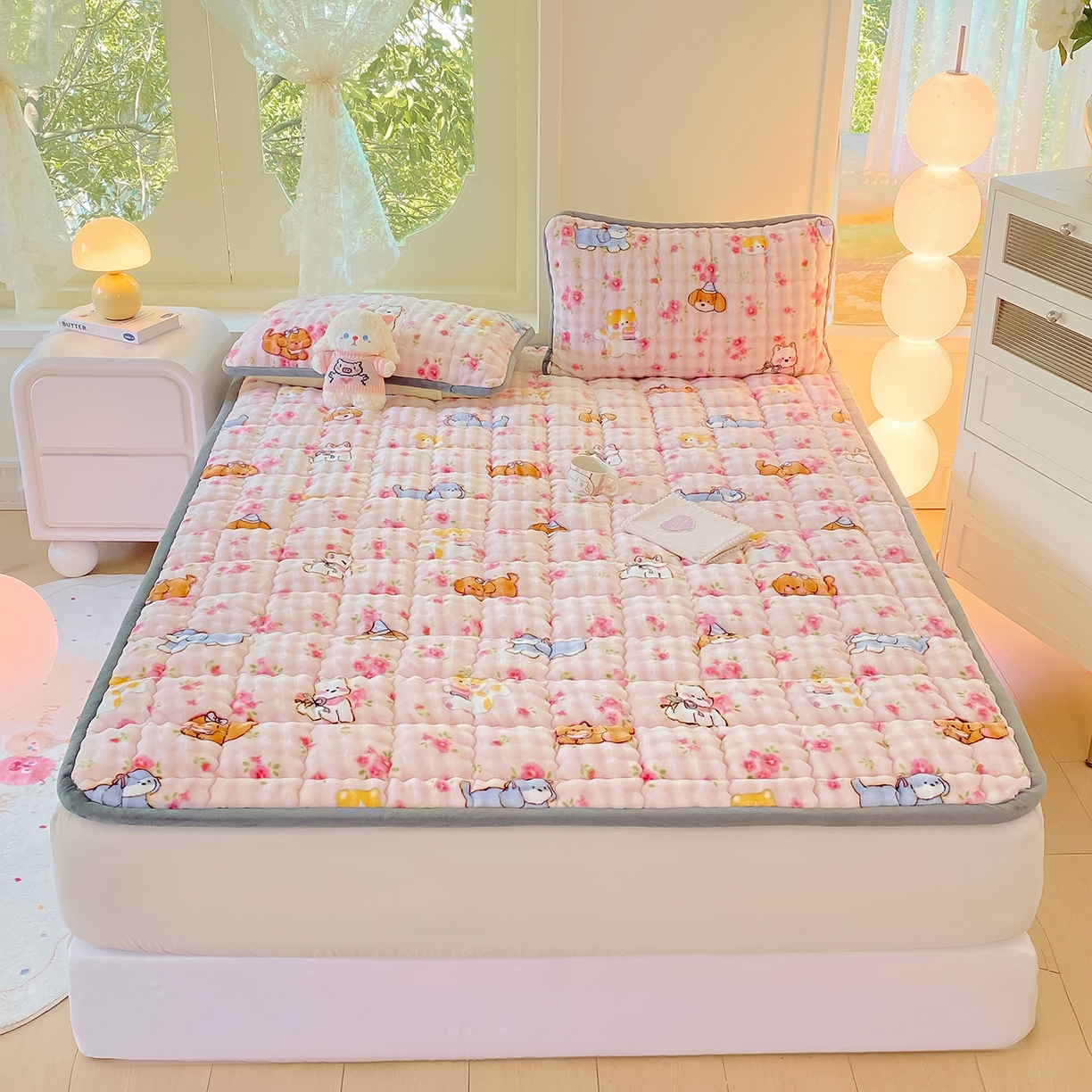 91家纺网 家纺一手货源 找家纺 眠势力 2025新款牛奶绒泡泡床垫加绒仿兔毛绒床褥子秋冬保暖珊瑚绒夹棉床护垫 童趣花园