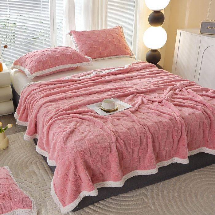 91家纺网 家纺一手货源 找家纺 栩裕纺织 2025新款意大利面包格毛毯-包边款 面包格包边款-玫瑰粉