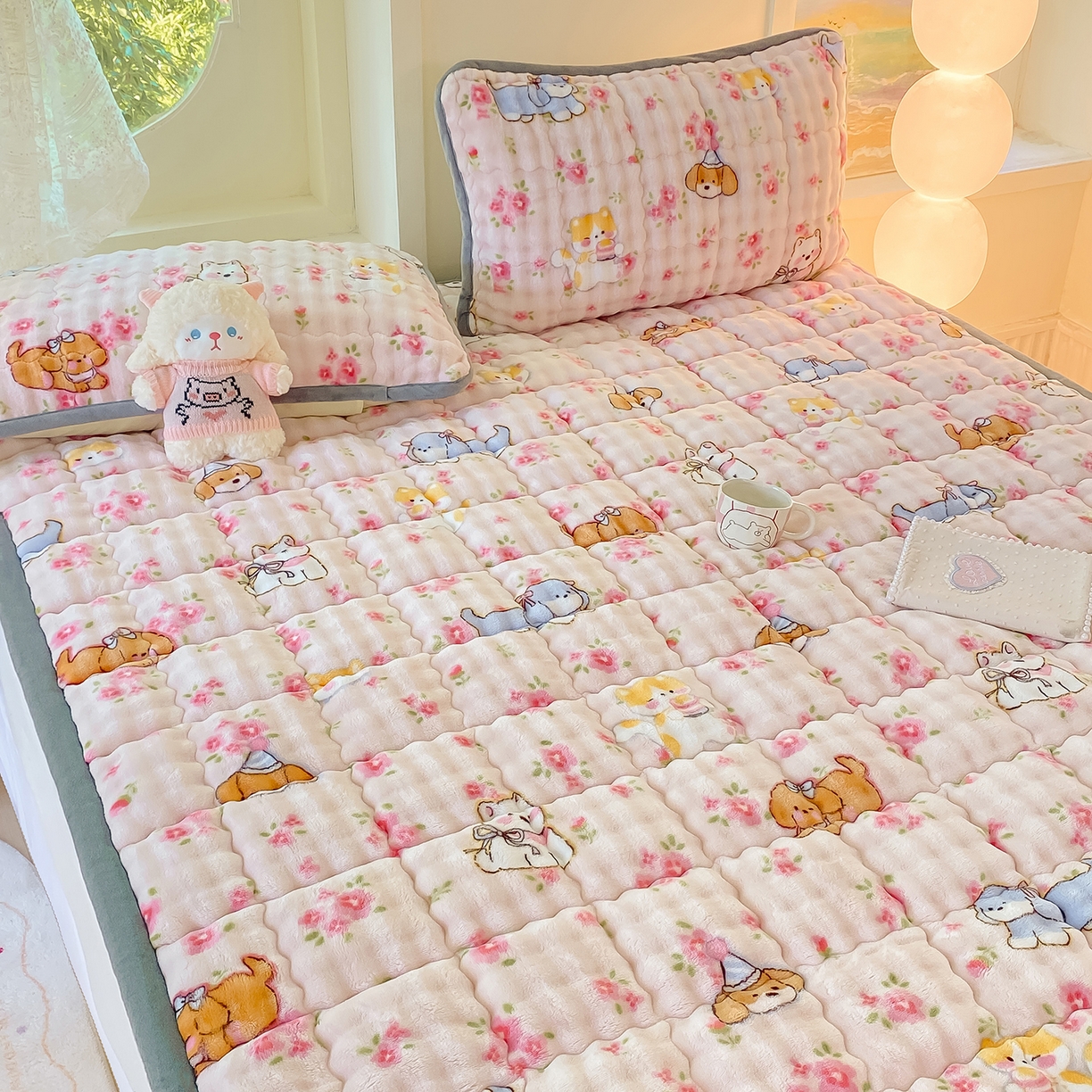 91家纺网 家纺一手货源 找家纺 眠势力 2025新款牛奶绒泡泡床垫加绒仿兔毛绒床褥子秋冬保暖珊瑚绒夹棉床护垫 童趣花园